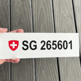 Autokennzeichen aus weissem Plexiglas personalisiert